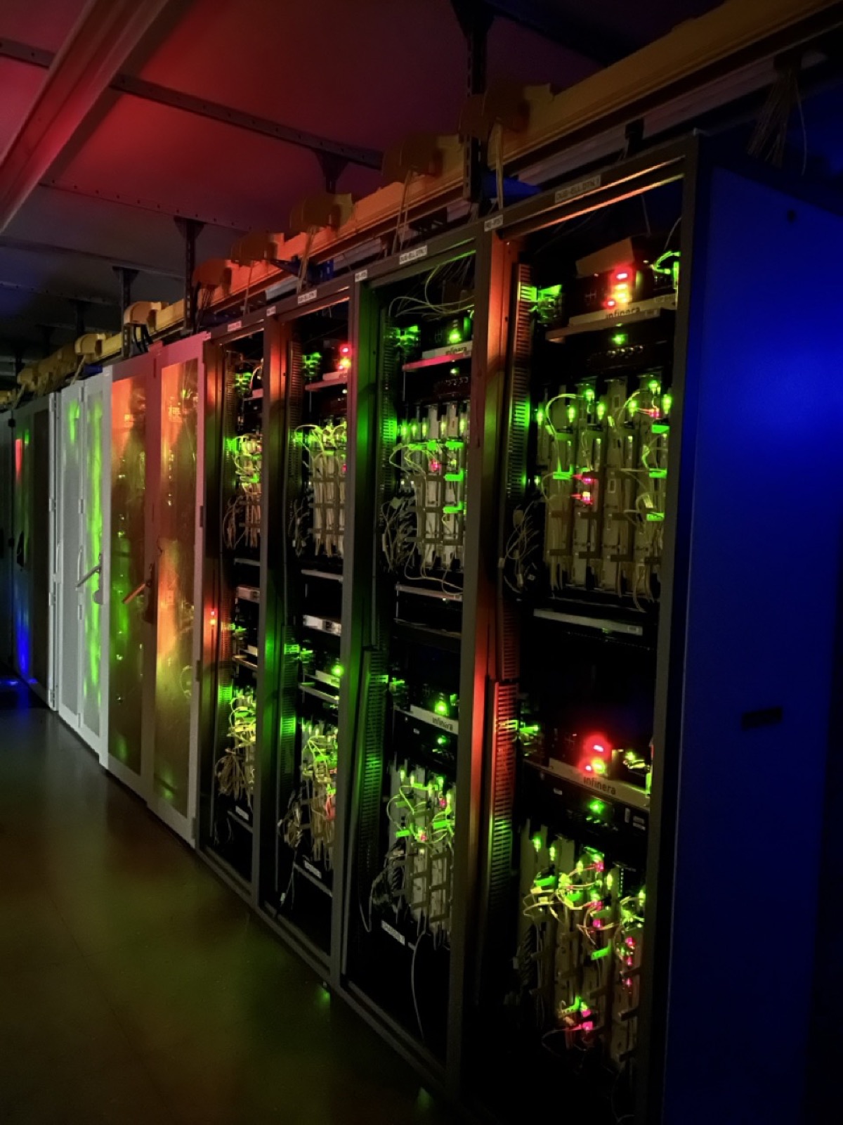 Technik- und Netzwerkschränke