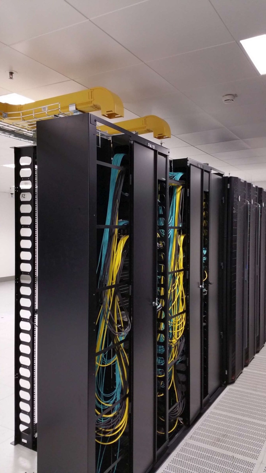 Racks und strukturierte Verkabelung